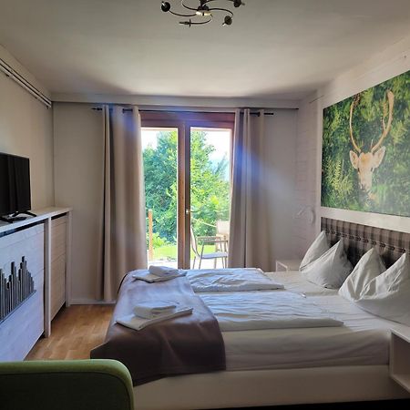 Jaeger Guesthouse Аненхайм Екстериор снимка