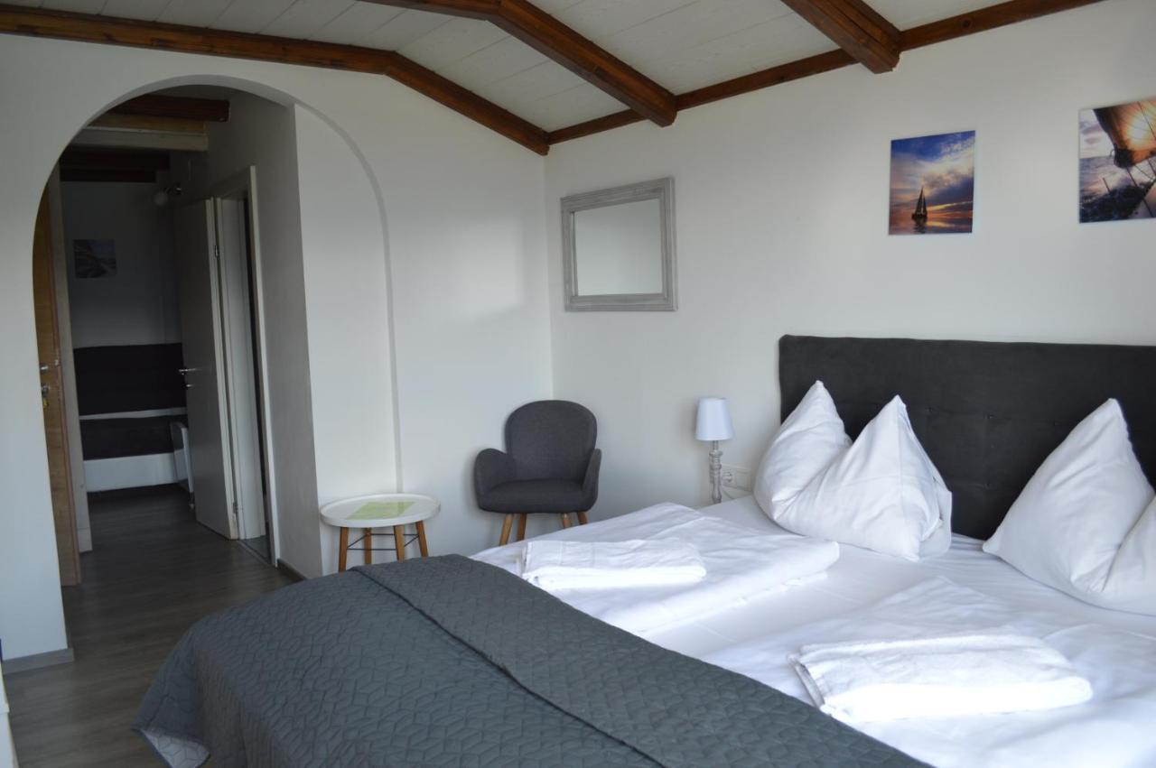 Jaeger Guesthouse Аненхайм Екстериор снимка