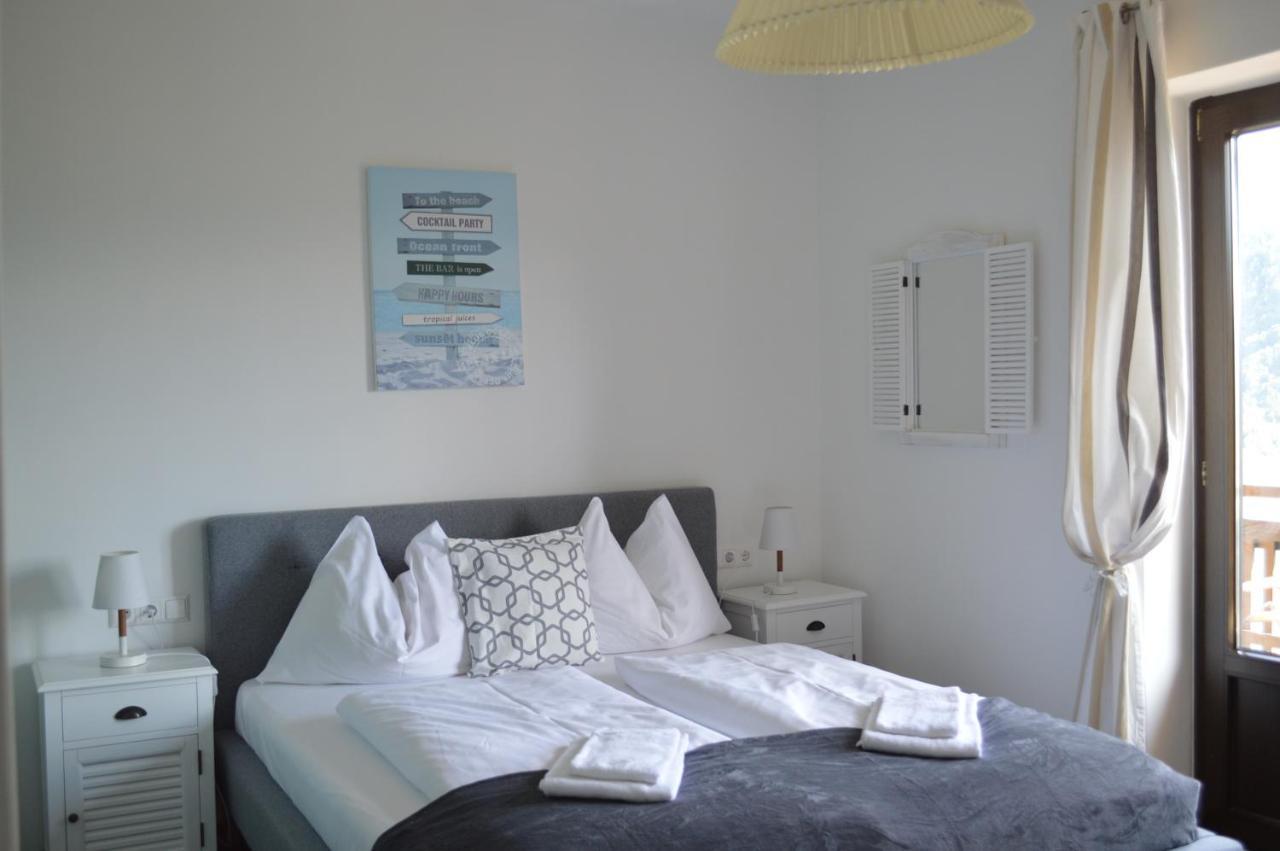 Jaeger Guesthouse Аненхайм Екстериор снимка