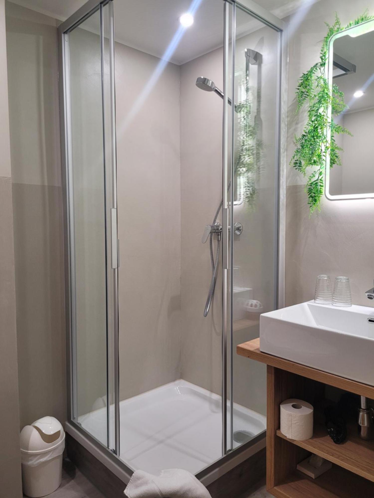 Jaeger Guesthouse Аненхайм Екстериор снимка