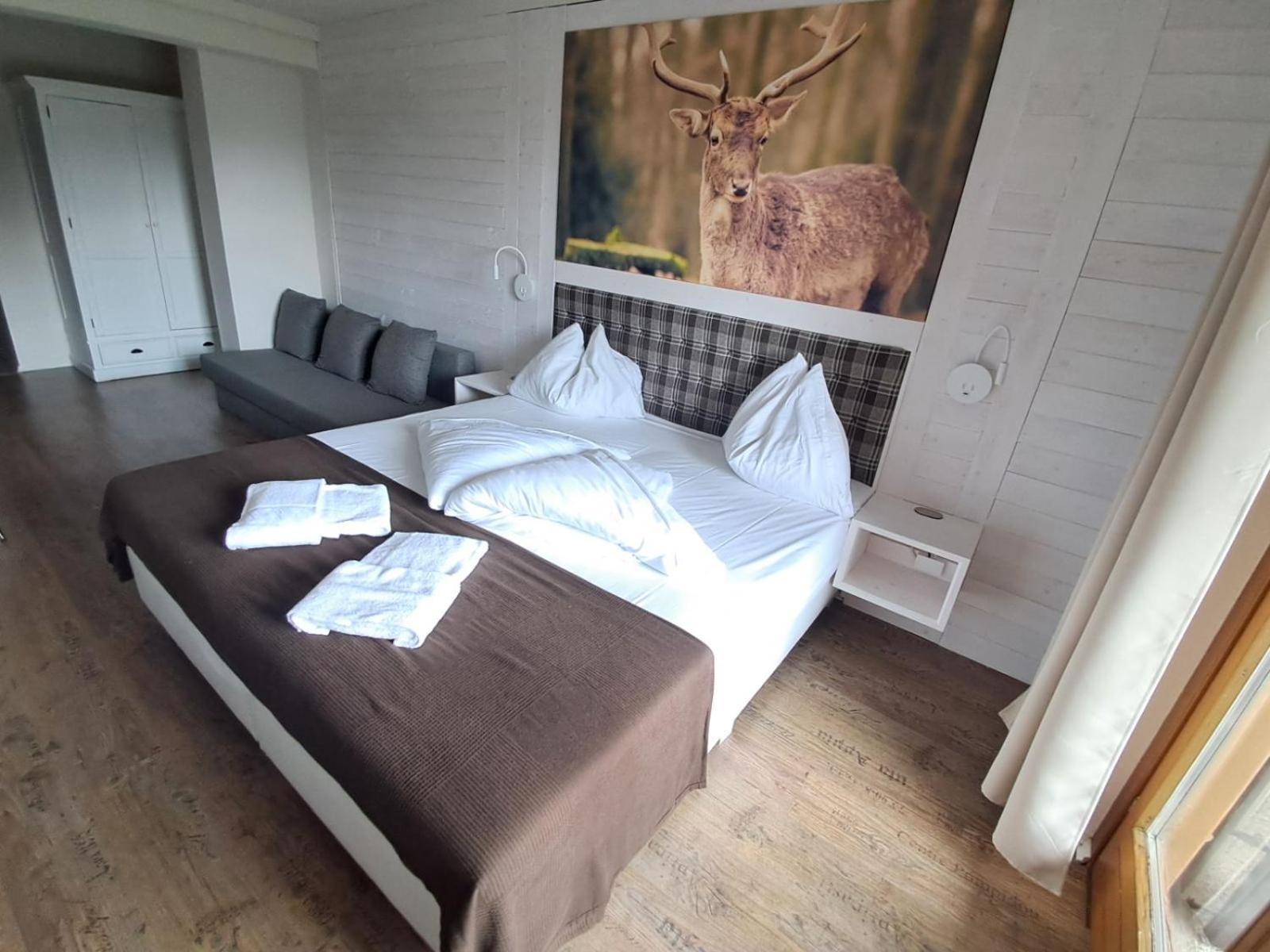 Jaeger Guesthouse Аненхайм Екстериор снимка