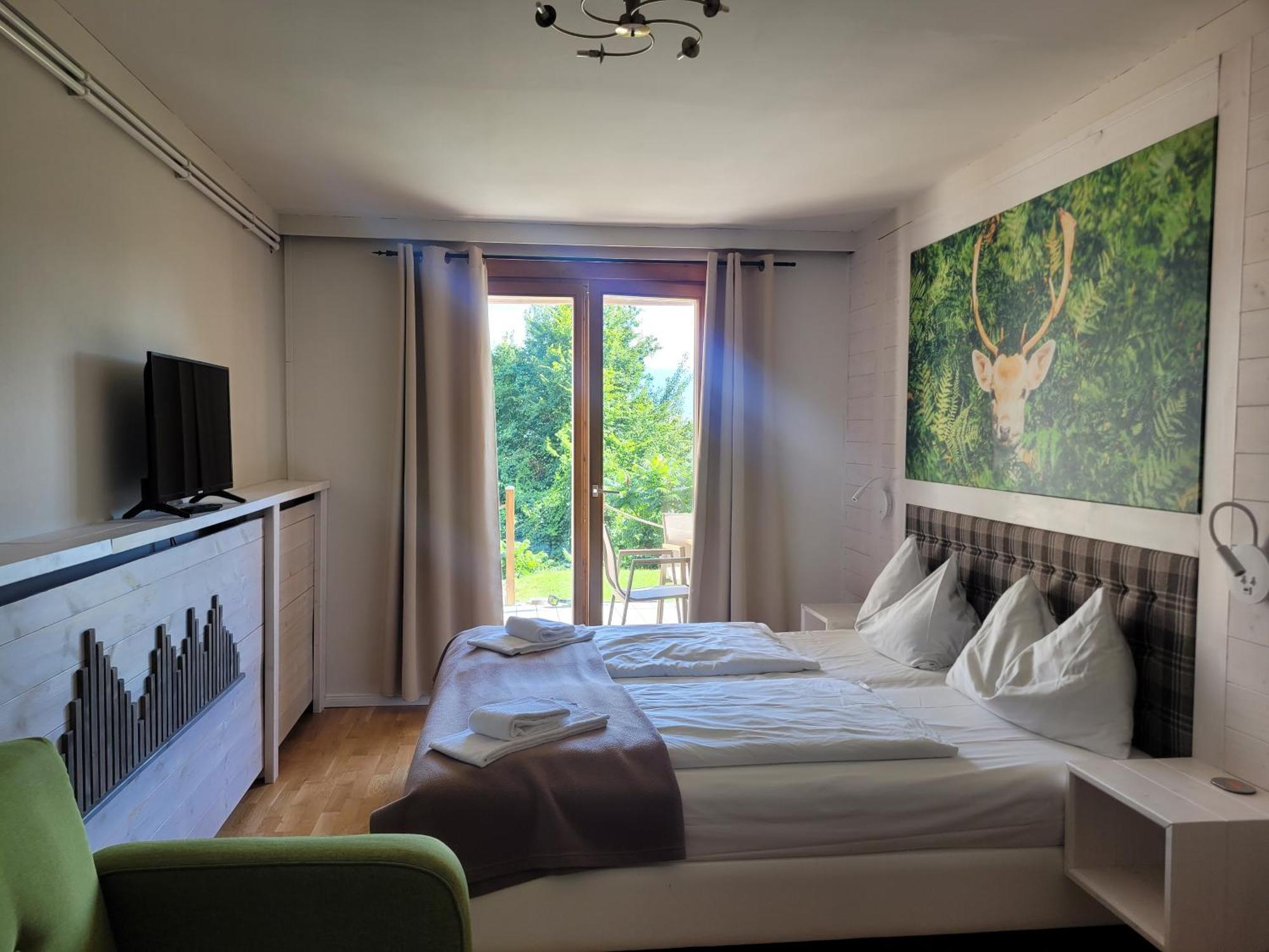 Jaeger Guesthouse Аненхайм Екстериор снимка