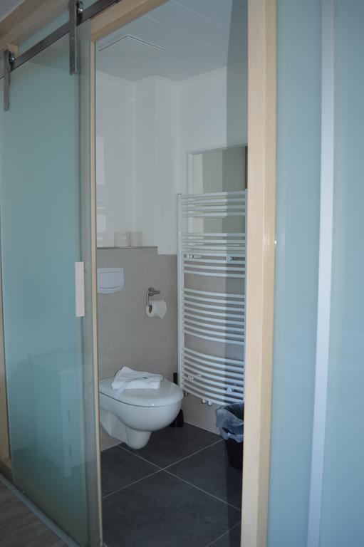 Jaeger Guesthouse Аненхайм Екстериор снимка