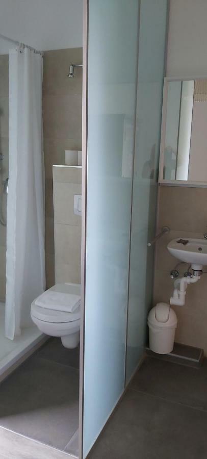 Jaeger Guesthouse Аненхайм Екстериор снимка